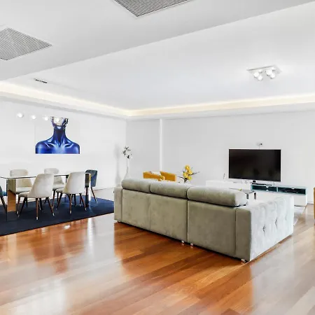 Apartment T3, In W/ Pool Near Airport Lisbon