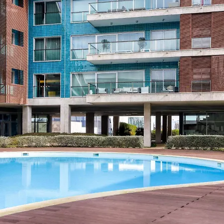 T3, In W/ Pool Near Airport *