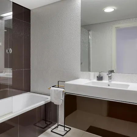 T3, In W/ Pool Near Airport *