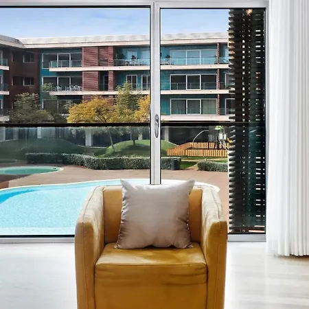T3, In W/ Pool Near Airport